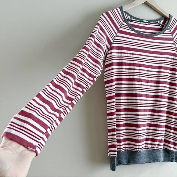 Kut from the Kloth Cotton Crewneck Long Sleeve Top in Maroon Striped, Size Small - Picture 6 of 9